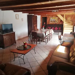 Grand 14 Personnes ,cour ,salle De Jeux, Proche Du Village , Commerces Hébergement de vacances Murat (Cantal)